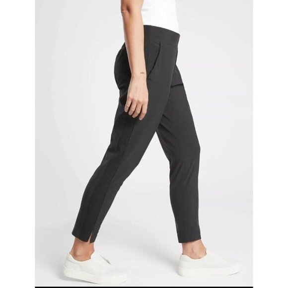 Athleta Black Brooklyn Mid Rise Ankle Utility Pants Size 6 Athleisure - Picture 16 of 16